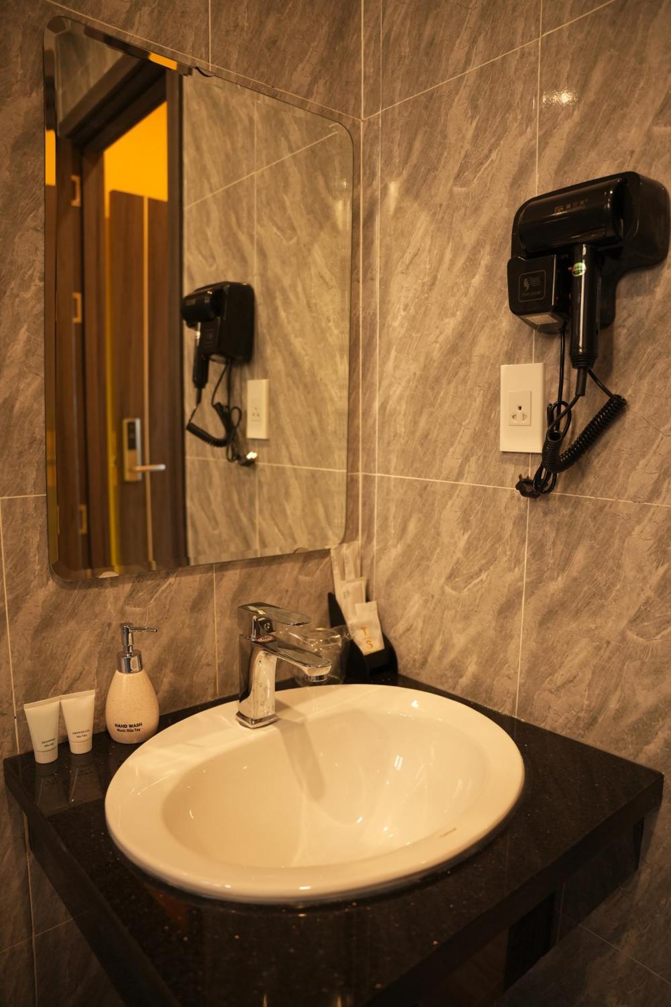 Tuyet Suong Hotel Quảng Ngãi Eksteriør billede